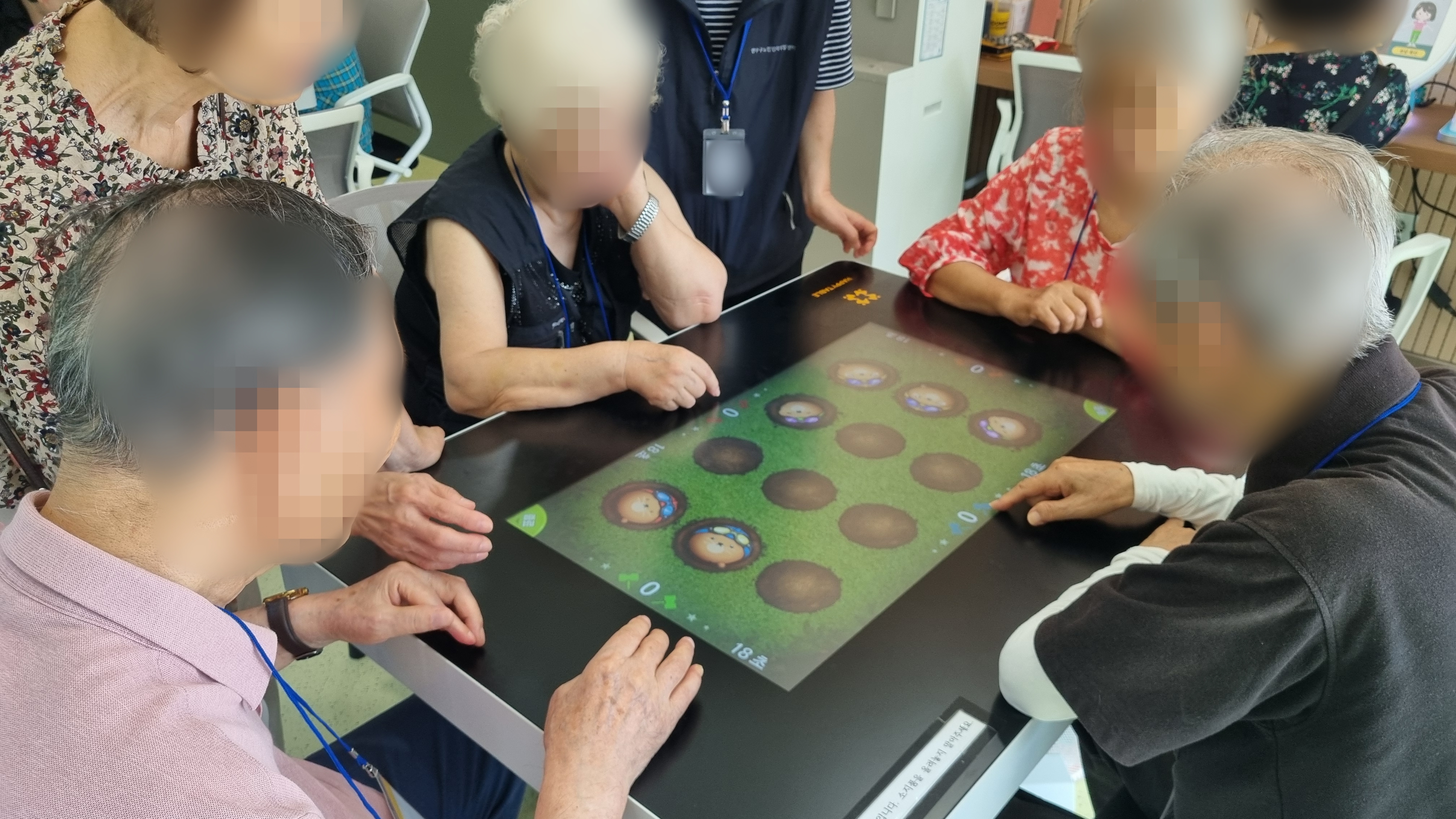 연수구는 지난 12일 송도권역 치매안심센터에서 치매 고위험군 지역 어르신을 대상으로 진행한 집중 인지 자극 프로그램 뇌사랑뇌곁에 교육과정을 성공적으로 마무리했다